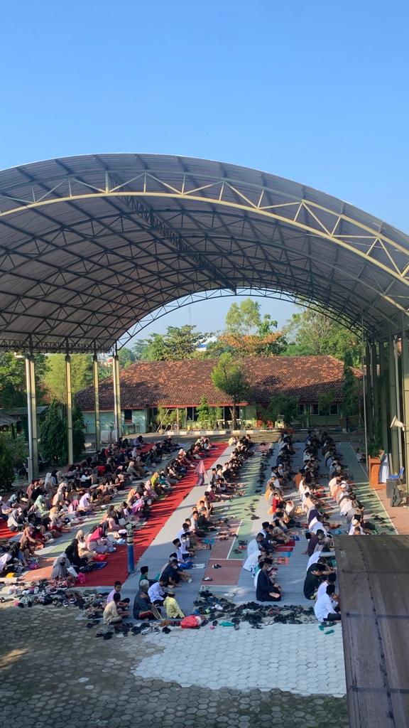 sholat ied foto diambil dari lantai atas